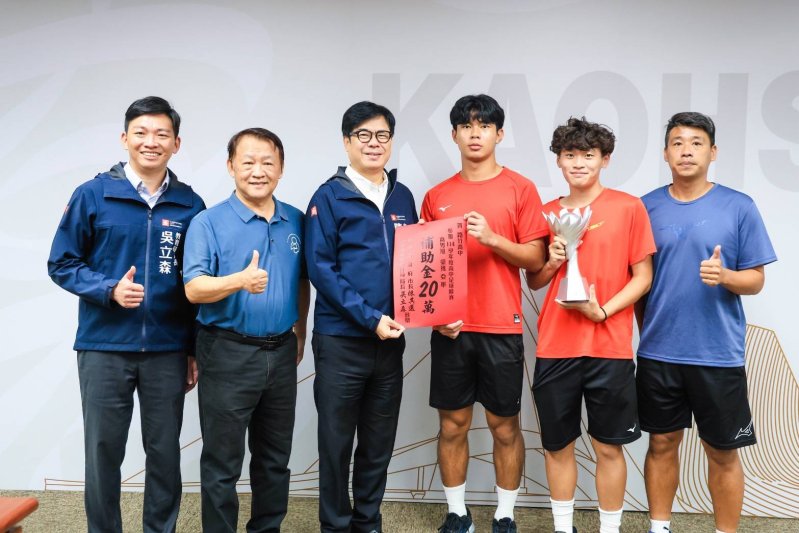 漾新聞| 高雄足球雙雄全國亞軍發光　陳其邁市政會議表揚路竹高中中山工商