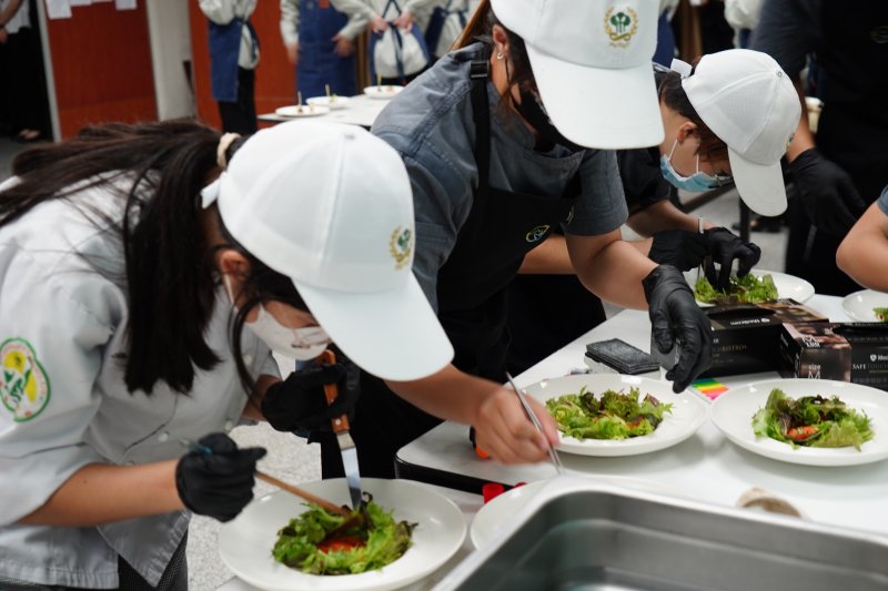 漾新聞｜高餐大USR「稻・續」風土餐桌登場　五專生以料理倒敘三年學習旅程