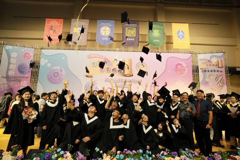 漾新聞|高雄大學畢典科技感登場　陳啓仁勉畢業生創造影響力