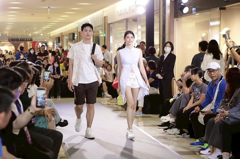 漾新聞|義大服裝秀機器人登伸展台　真人共演掀時尚科技話題