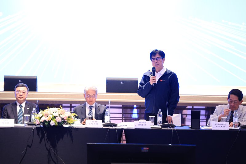 漾新聞｜陪同卓榮泰與工商界對話　陳其邁：數位淨零雙軸轉型打造高雄競爭力