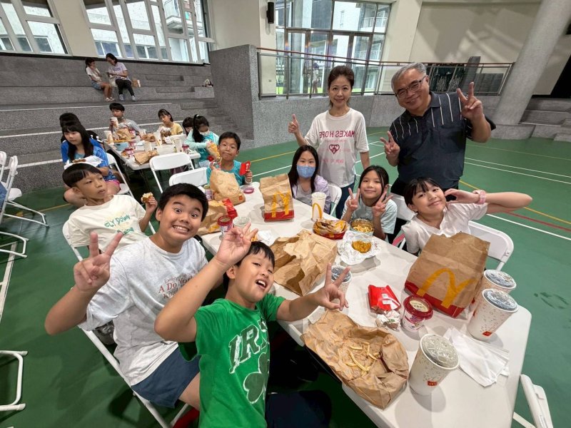 漾新聞|一張榮譽卡點亮善循環　聖音慈善會四年陪河堤孩子發光