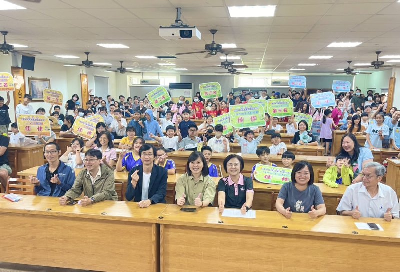 漾新聞｜毛小孩紙蜻蜓入題 高雄國小獨立研究展現驚人創意