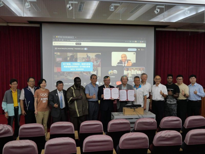 漾新聞|240組電腦跨海點燈　高雄攜手奧會照亮賴索托學童