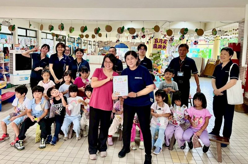 漾新聞｜香包飄香傳溫情　威合攜手榮華幼兒園端午共融迎佳節