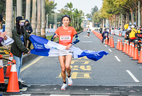 半程馬拉松男子組女子組由謝千鶴封后