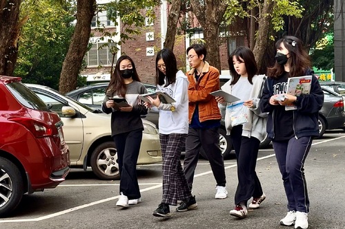 漾新聞|學測首日高雄考生反應數學A中間偏難甚至「好難！」自然科難易適中