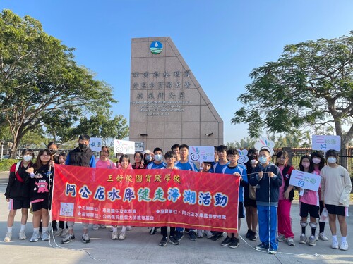 漾新聞|阿公店健走淨湖　燕巢國中師生休業式另類關懷社區