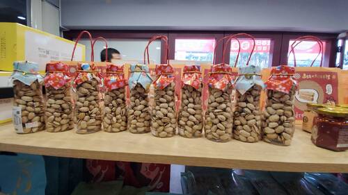 圖／用在地食材與意象包裝設計，打狗餅舖賣的不只是餅，還有創意與高雄在地文化。（記者陳雯萍攝）