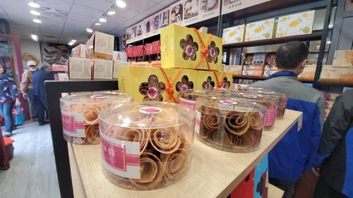 圖／用在地食材與意象包裝設計，打狗餅舖賣的不只是餅，還有創意與高雄在地文化。（記者陳雯萍攝）