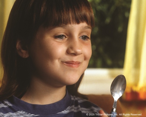 2025高雄春藝 《小魔女-瑪蒂達》電影交響草地音樂會3/8-9高美館草坡演出。（圖／高雄市政府文化局  財團法人高雄市愛樂文化藝術基金會提供）