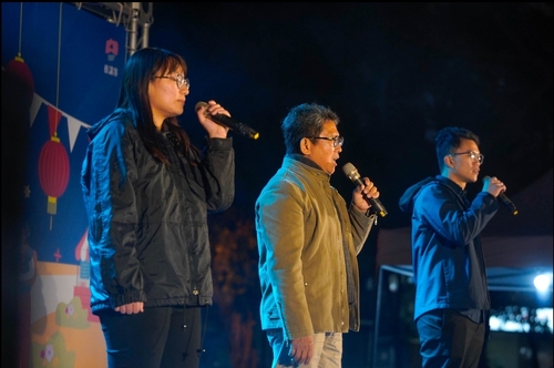 高雄市客委會主辦「2025鳳山光之季～光彩迎客」以創意燈飾結合客家文化獨特魅力。