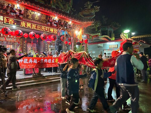 廣興國小小紅龍在祈福活動中共襄盛舉