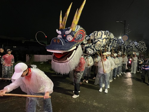 龍珠引領龍隊向神明致意