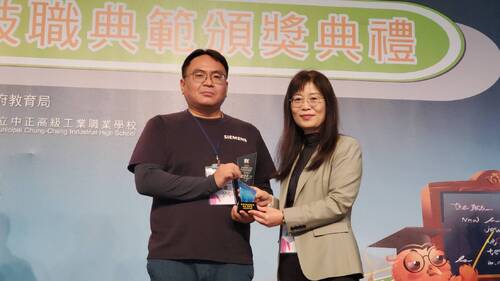 指導學生「只為做好一件事」達成技職精神 高市教育局表揚幕後英雄84位技職典範