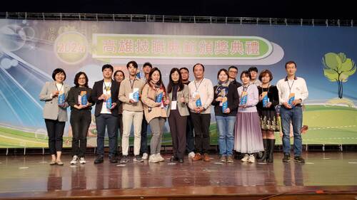 指導學生「只為做好一件事」達成技職精神 高市教育局表揚幕後英雄84位技職典範