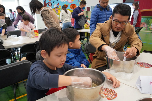 漾新聞|社教館攜手家教中心手作「美味手工愛玉」逾百親子共度歡樂時光
