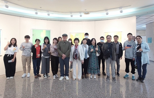 漾新聞|高醫大藝廊詩畫共賞愛瑪蓮「雲野笙歌II」