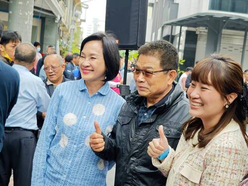 柯志恩第一個與議員許采蓁聯合服務處揭牌 70多位里長力挺祝賀