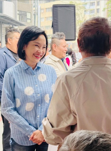 柯志恩第一個與議員許采蓁聯合服務處揭牌 70多位里長力挺祝賀