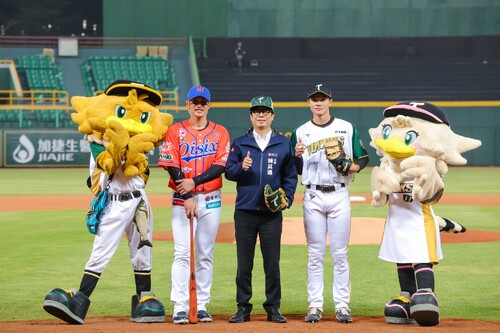 「台鋼VS.岱鋼」！2025港都台日親善交流戰開打 陳其邁開球