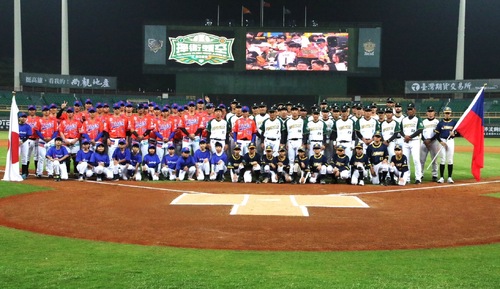 「台鋼VS.岱鋼」！2025港都台日親善交流戰開打 陳其邁開球