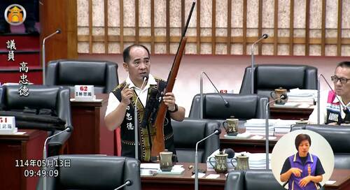 漾新聞|攜獵槍進議會引關注！高忠德質詢爭權益 述獵人血脈與文化責任