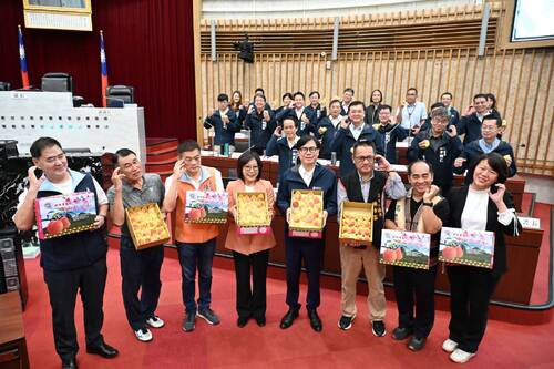 漾新聞|高山水蜜桃飄香議會　康裕成陳其邁合體挺農民