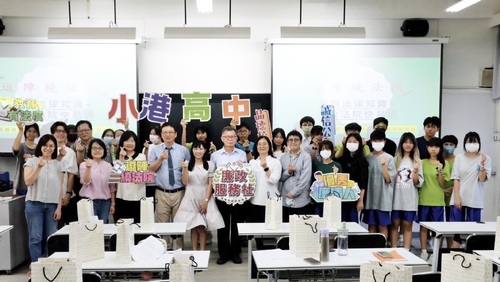 漾新聞|高等行政法院首度進入校園 小港高中模擬法庭沉浸式體驗