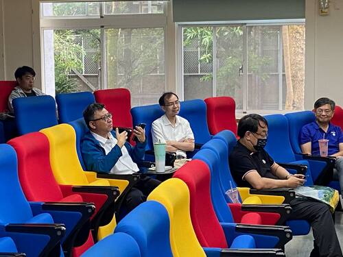 漾新聞｜政大資科系友回娘家 重返指南山話當年