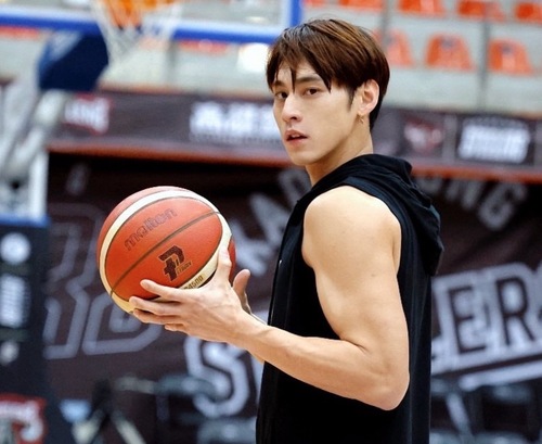 Morris領銜網路創作者隊，將與體育明星隊展開龍舟對決