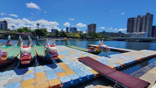 夜划龍舟搭燈海龍秀，高雄端午3天玩到不想回家