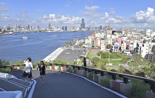 旗津燈塔登山步道煥新登場，賞景喝咖啡更輕鬆。