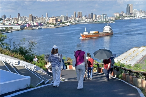 旗津燈塔登山步道煥新登場，賞景喝咖啡更輕鬆。