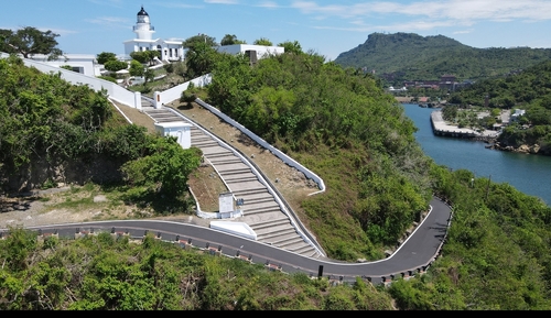 旗津燈塔登山步道煥新登場，賞景喝咖啡更輕鬆。