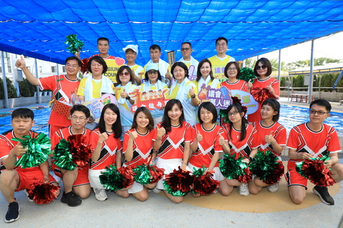 龍舟賽府會龍虎鬥 康議長帶領「秘密武器」操兵亮眼隊服加持 誓言「拿牌吃牛排！」