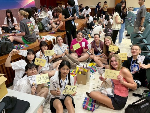 漾新聞|書法香包拉近距離！楠梓高中與美國師生共度端午