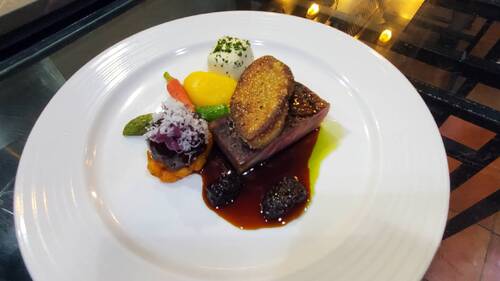 餐管系宋育誠單人奪下一金兩銅佳績