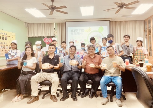 漾新聞|畢業生當主廚！鳳陽國小感恩餐會太圈粉