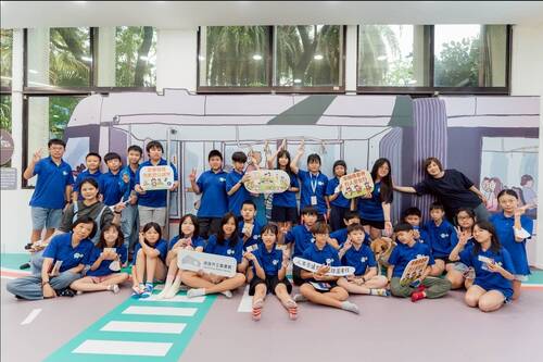 高市圖新閱分館舉辦「人本交通之小小飼主遊戲工作坊」打造寵物伴讀與人本交通教育實驗室，將交通觀念、閱讀素養與生命教育三者結合，引導國小學童從遊戲與實作中理解「人與動物共好」的行動精神。