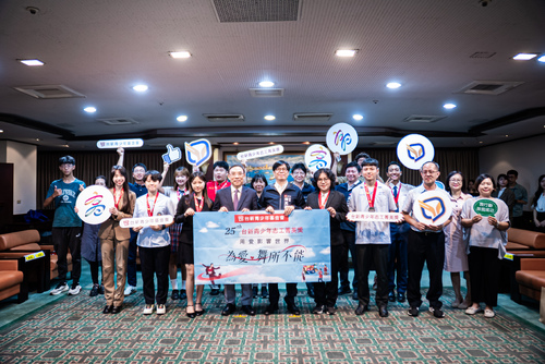 漾新聞|用愛改變世界！立志等10位高雄青年勇奪志工菁英獎