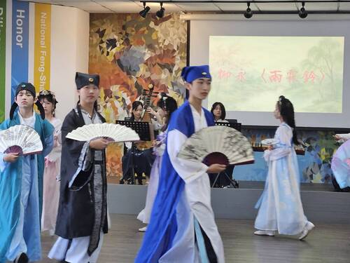 漾新聞|鳳中奪冠！詩詞吟唱二連霸驚艷全國舞台