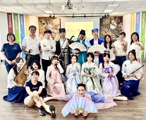 鳳中奪冠！詩詞吟唱連三冠驚艷全國舞台