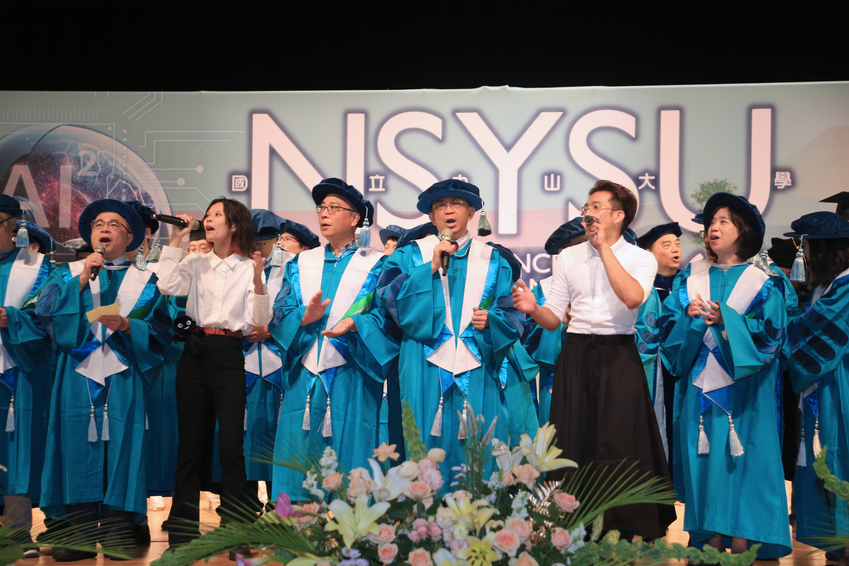 漾新聞|站上AI浪頭！中山大學畢典勉畢業生勇敢迎戰未來