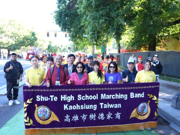 漾新聞｜高雄玫瑰爵士團出征波特蘭　龍舟剪綵花車遊行吸睛