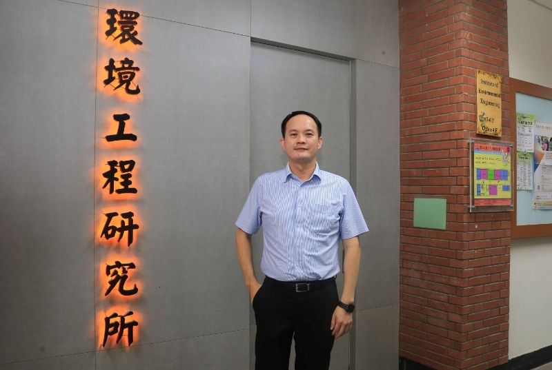 國立中山大學環境工程研究所特聘教授、新興汙染物研究中心主任林淵淙榮獲中國工程師學會114年度「傑出工程教授獎」。