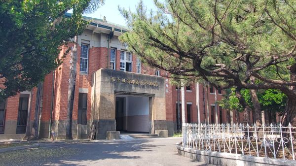 漾新聞|雄中升學榜單亮眼 32人錄取醫牙中醫 台大醫7人但繁星校排一選的是台大牙