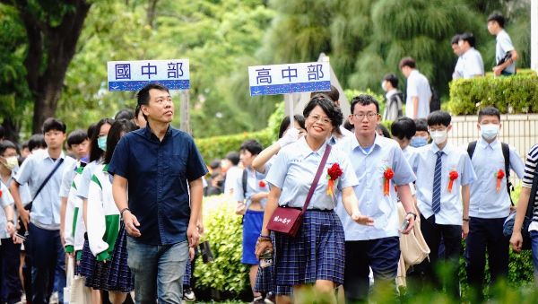 漾新聞｜每7人就1人直升！擁抱「猴子娃娃」鼓山國中直升成績亮眼