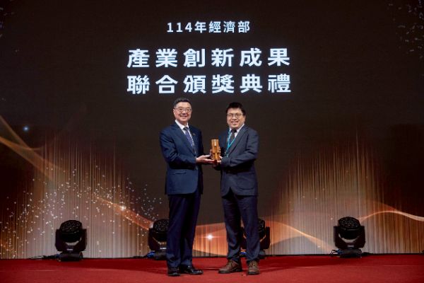 漾新聞｜比綠豆還小！中山大學洪勇智奪國家發明獎金牌