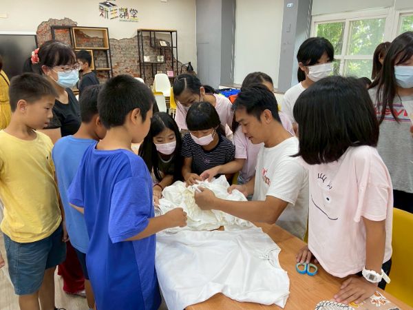 漾新聞｜舊校服變新T！雲林新生國小翻轉穿出永續力